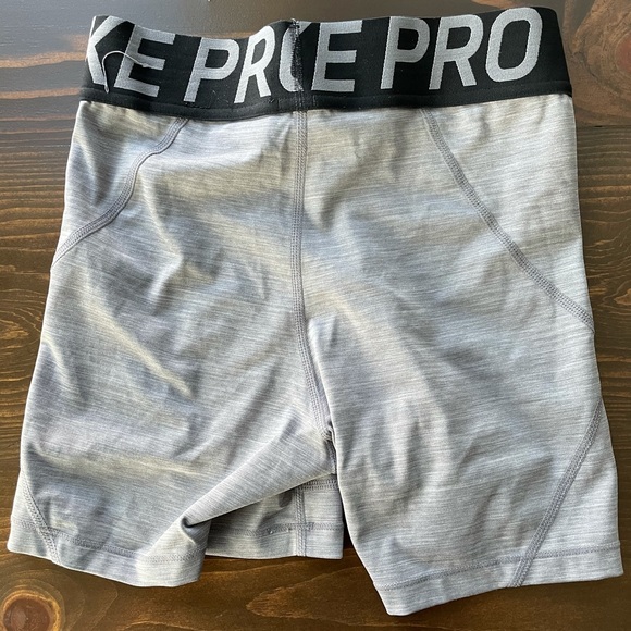 Nike Women’s Pro 5” Shorts - Picture 2 of 3